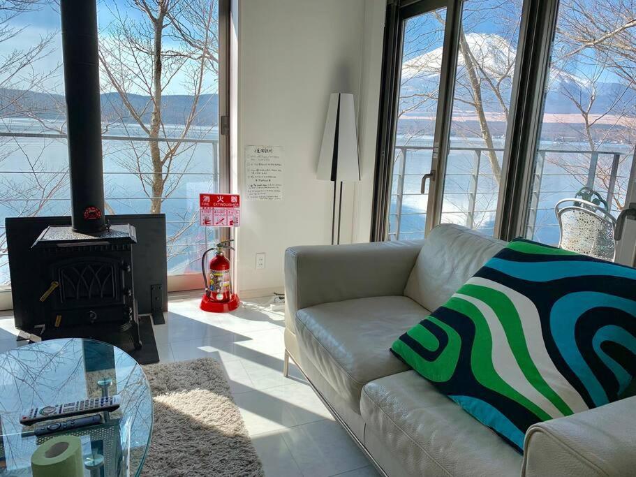 Villa Away From Noise,View Fuji Mt In The Designer House Yamanakako Exterior foto